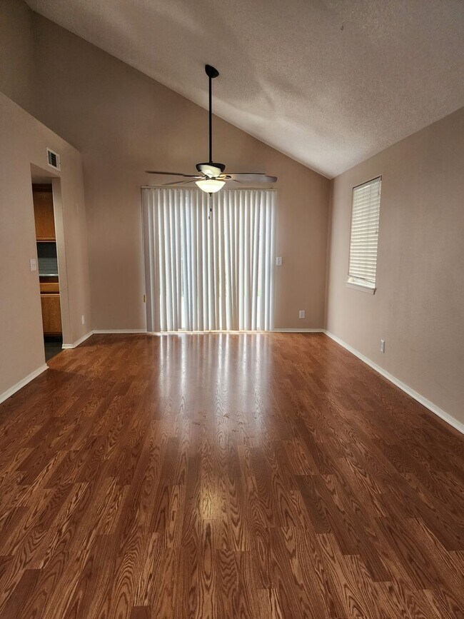 Foto del edificio - 3301 Chuckwagon St