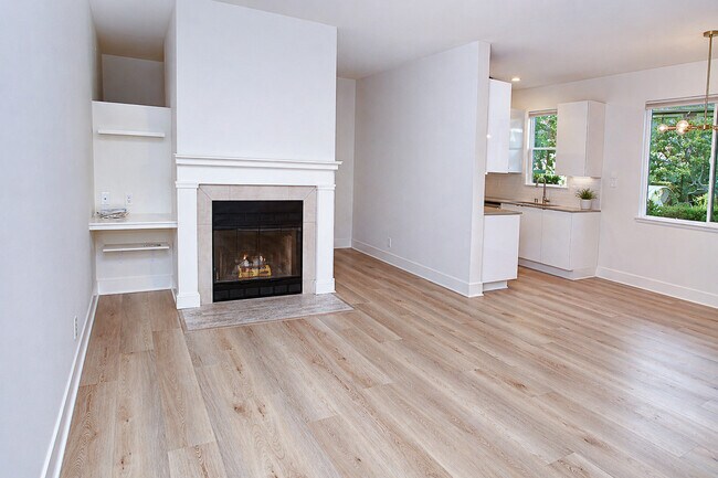 Building Photo - 151 Shoreline Ct