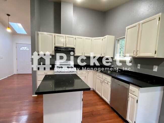 Building Photo - Cozy 3 Bed Duplex in Port Orchard