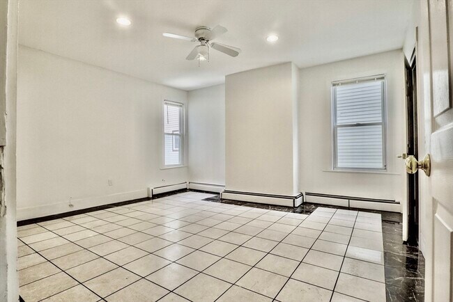 Foto del edificio - 571 Somerville Ave