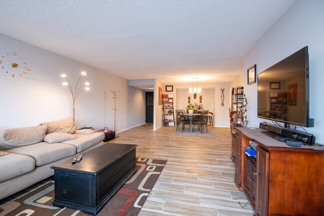 Foto del edificio - 6101 Edsall Rd