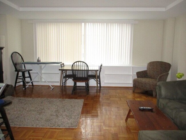 Foto del edificio - Spacious 1BR! Utilities Included! Rosslyn ...