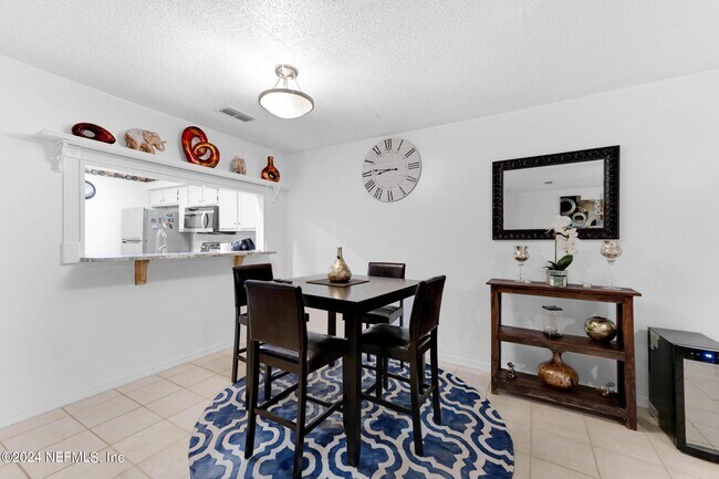 Foto del edificio - 12075 Cobblewood Ln N