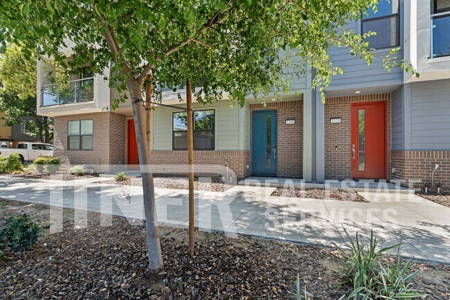 Building Photo - 1328 C St