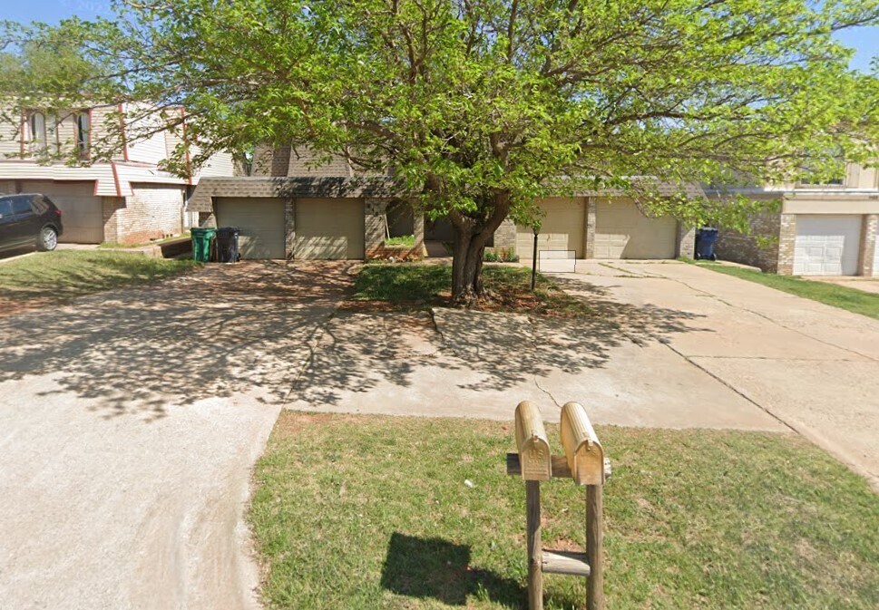 6407 NW 63rd St, Warr Acres, OK 73132 Townhome Rentals in Warr Acres