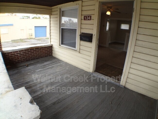 Building Photo - 136 Cleveland St