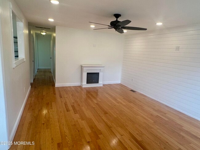 Foto del edificio - 1504 Ivy Rd