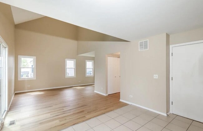 Foto del edificio - 143 Brookwood Ln E