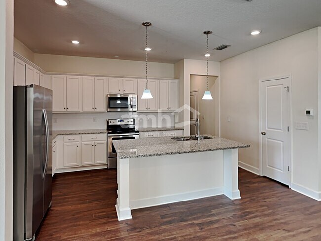 Foto del edificio - 527 Pine Terrace Dr