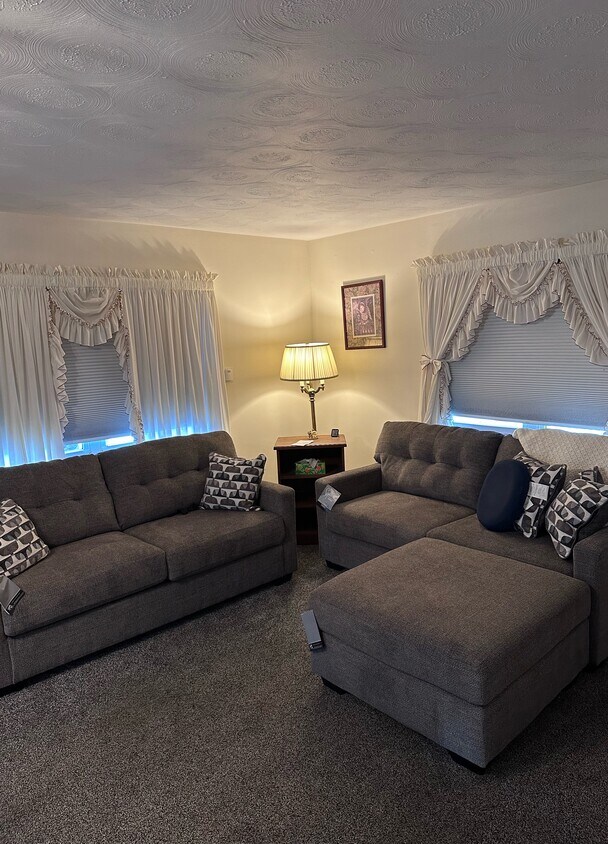 Primary Photo - Walnut St.