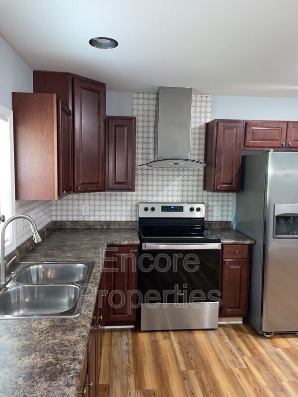 Building Photo - 119 S 7th Ave