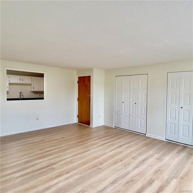 Foto del edificio - 6321 W Quaker St