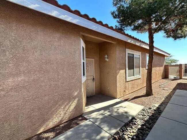 Building Photo - 9044 Kimo St