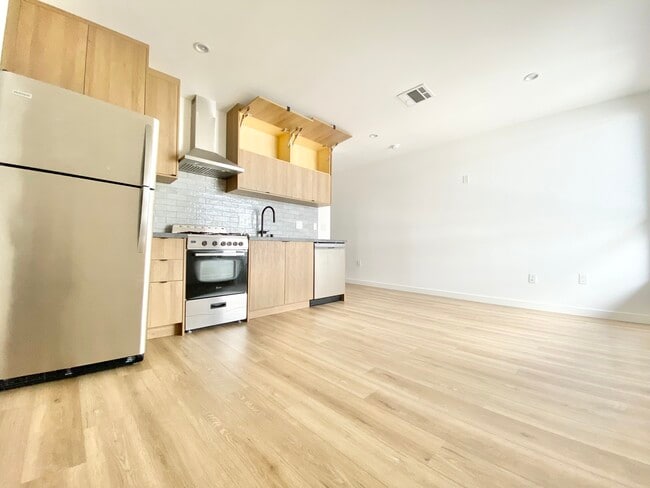 Foto del edificio - 233 Rosemont Ave
