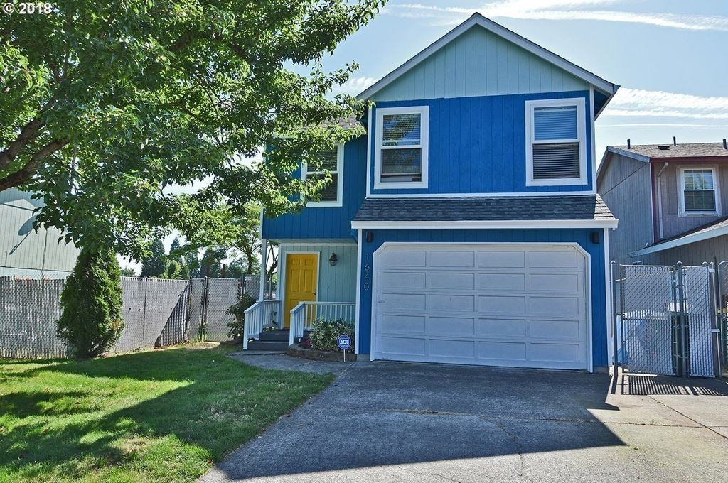 Unique 3 Bedroom 2 Bath Home in Wood Village House Rental in