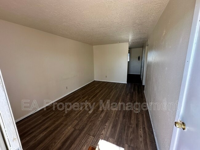 Building Photo - 308 Virginia St NE