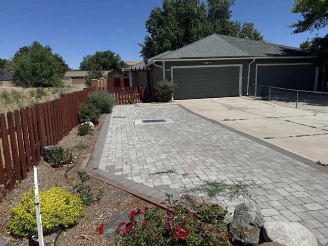 Building Photo - 1370 Del Rosa Way