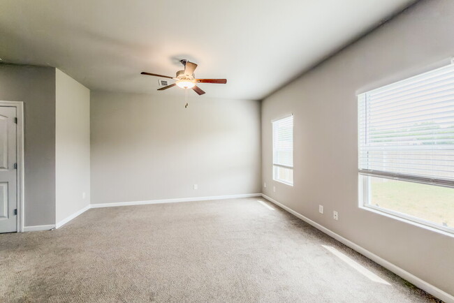 Building Photo - 2240 Lismore Dr