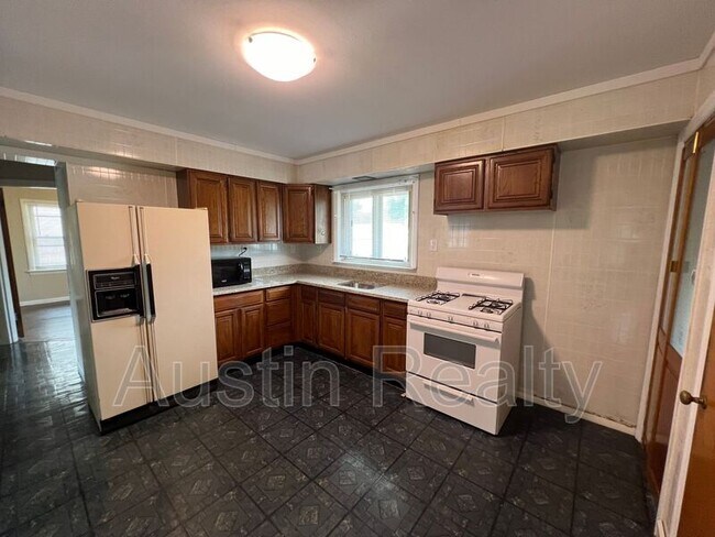 Building Photo - 4419 Lindscott Ave