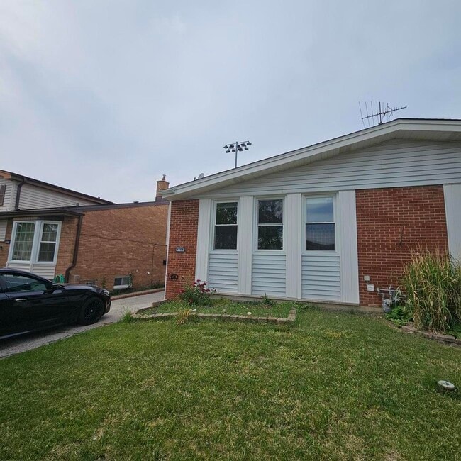 Building Photo - 9268 Barberry Ln