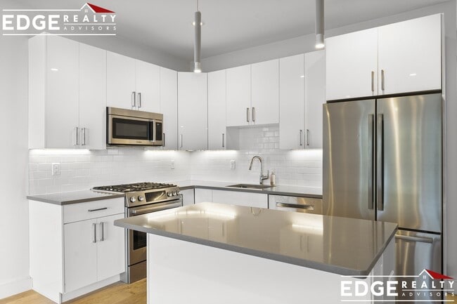 Foto del edificio - 420 W Broadway