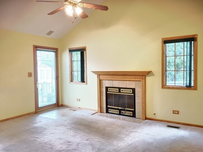 Building Photo - 7 Bayberry Ct
