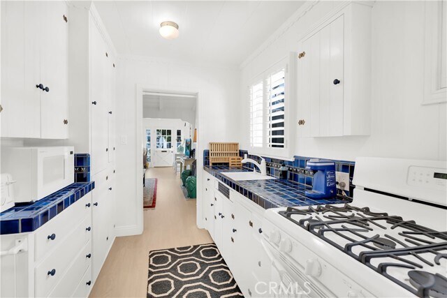 Building Photo - 120 Apolena Ave