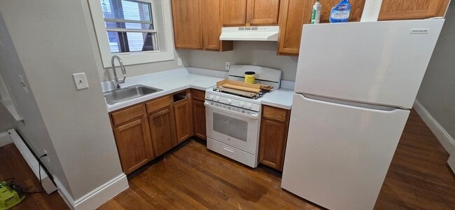 Building Photo - 44 Estes St