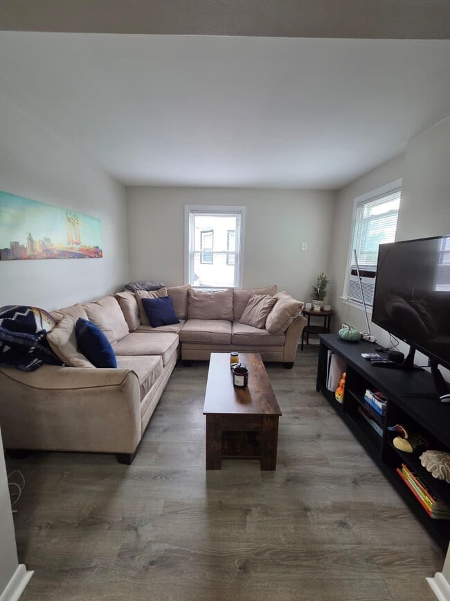 Building Photo - 166 Carmita Ave