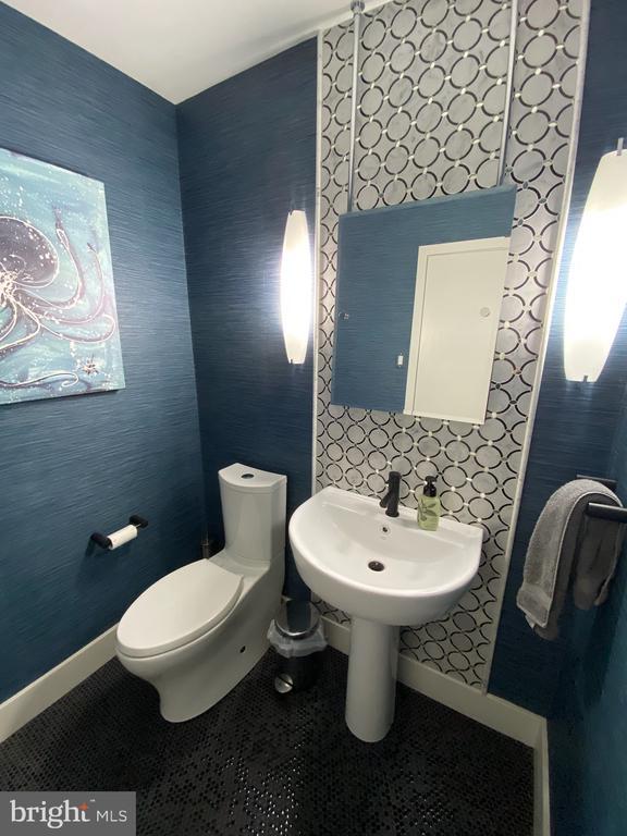 Foto del edificio - 805 Rosehill Dr