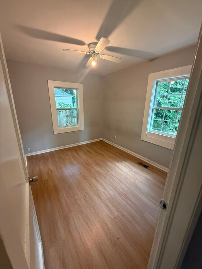 Building Photo - 189 Goldie Dr SE