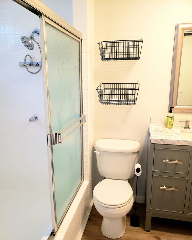 Foto del edificio - Private studio on a cul de sac- UTILITIES ...