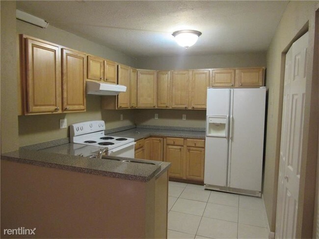 Building Photo - 10570 Royal Palm Blvd