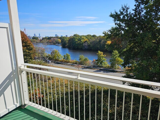 Vista del río Charles - 225 Coolidge Ave