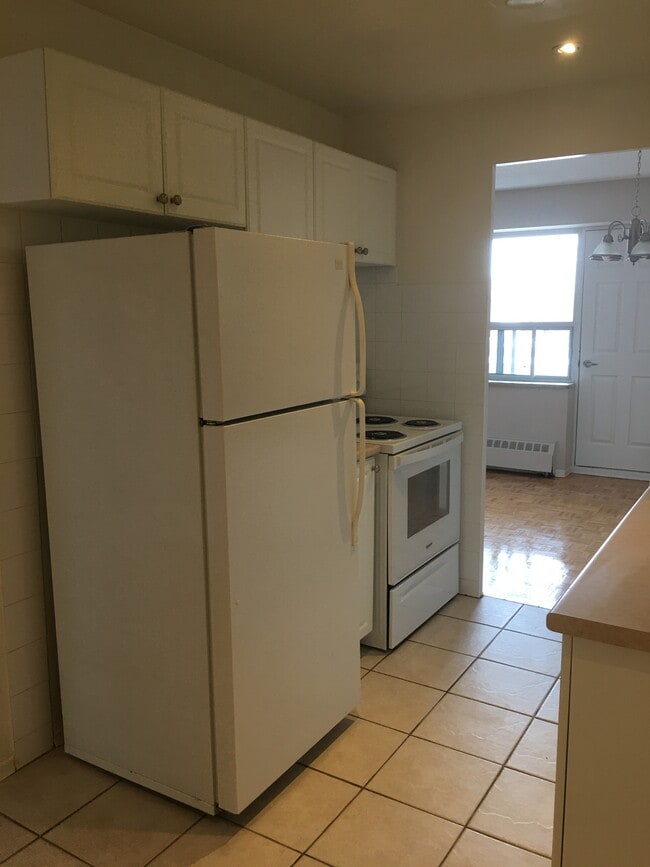 Building Photo - 1265 Sixth Line