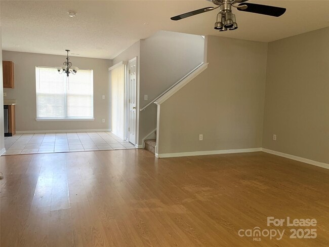 Foto del edificio - 4010 Woolcott Ave