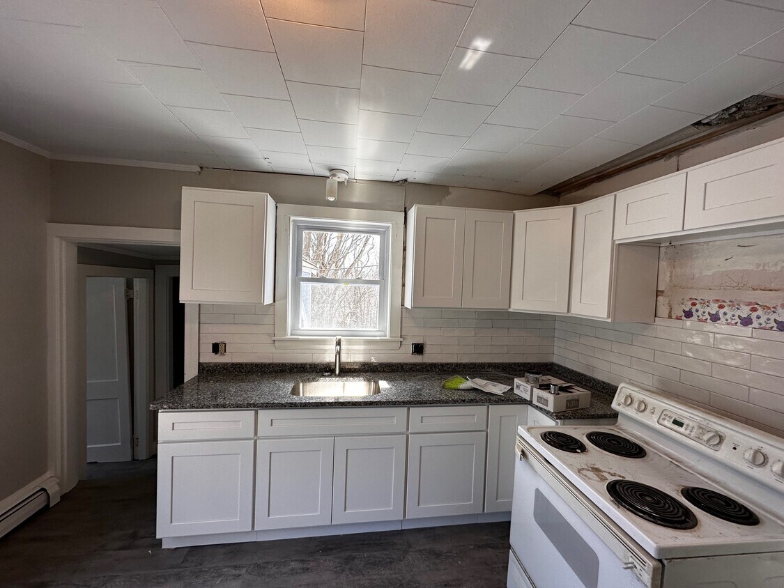 24 W High St Unit 24A, Somersworth, NH 03878 Rentals in Somersworth at