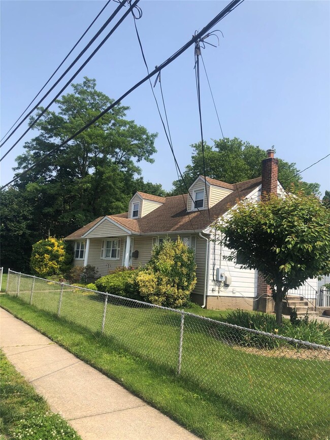 Building Photo - 474 Webster Ave