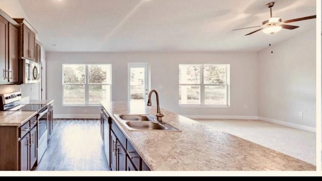 Building Photo - 357 SE Whitmore Dr