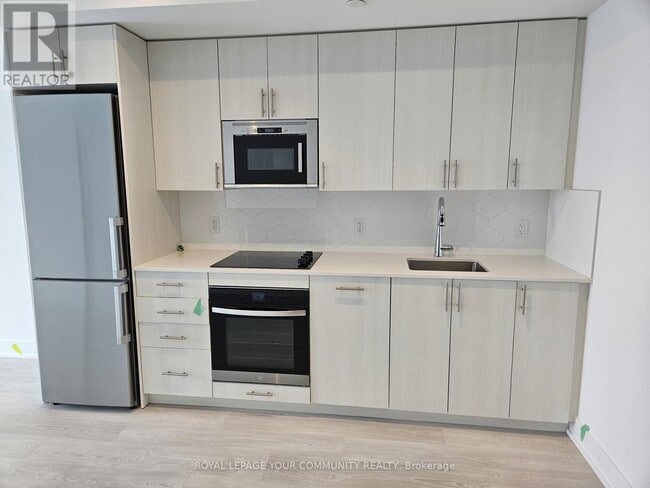 Photo du bâtiment - 2545 Simcoe St N