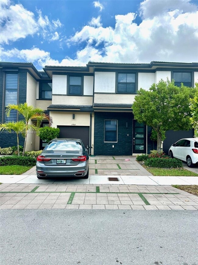 Building Photo - 15965 NW 91st Ct