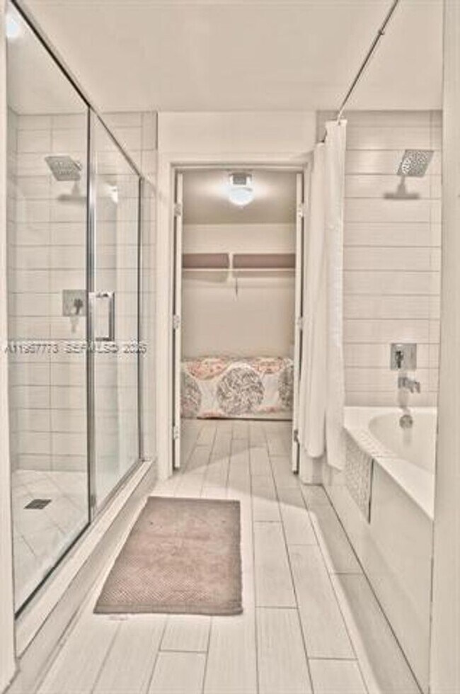 Foto del edificio - 999 SW 1st Ave