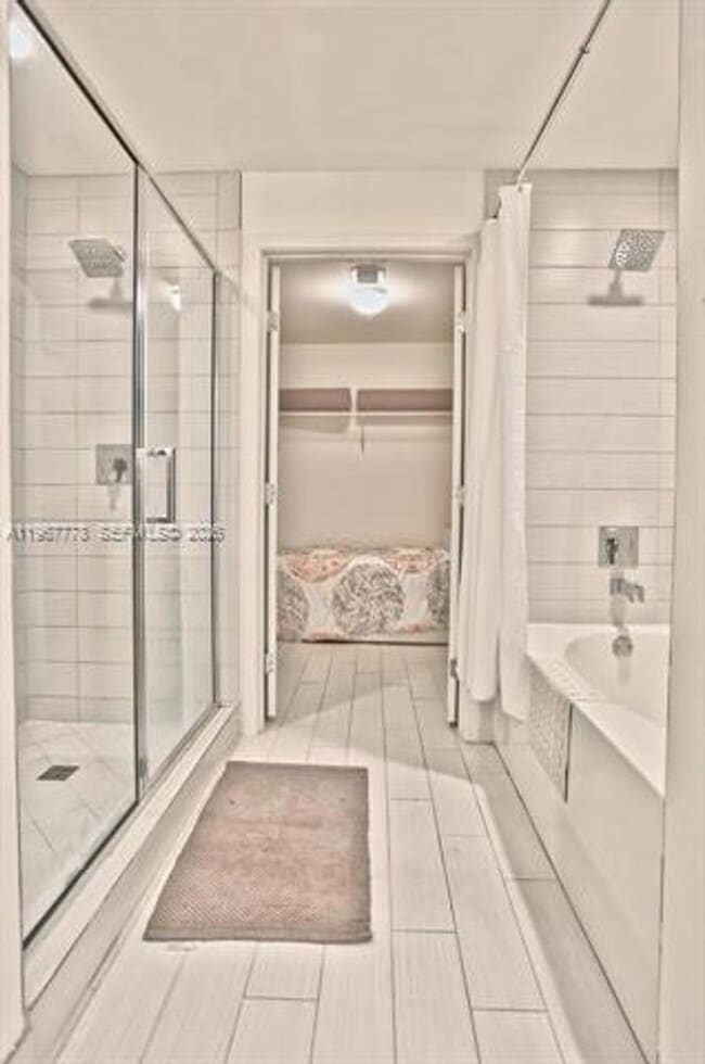 Building Photo - 999 SW 1st Ave