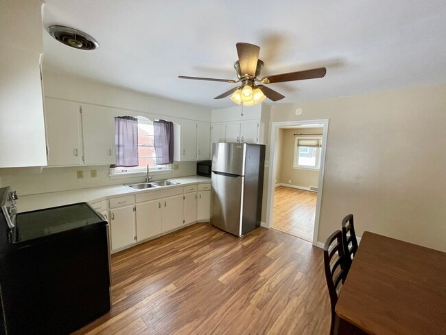 Building Photo - 922 Mulberry St