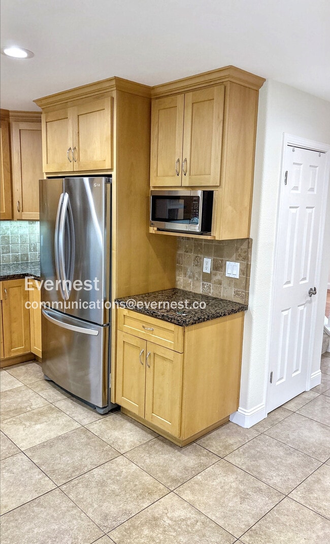 Building Photo - 6056 Elmbridge Dr