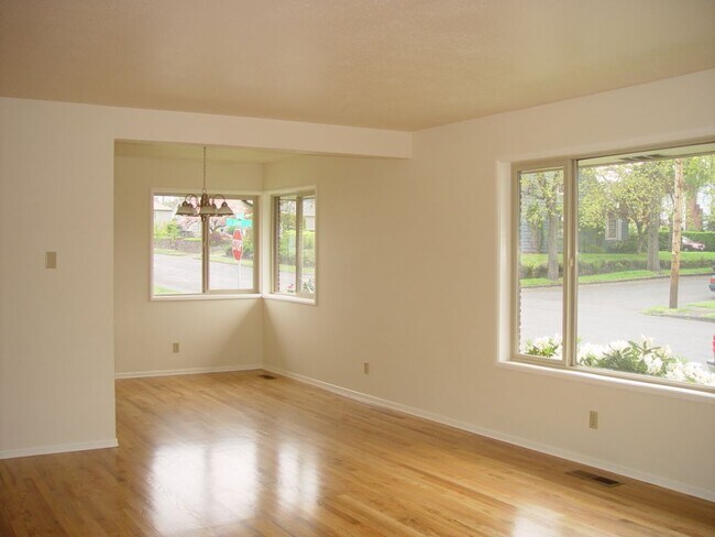 Dining Area - 3312 Columbia St