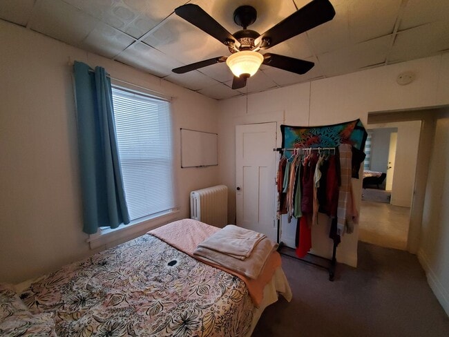 Building Photo - 2221 Olive St