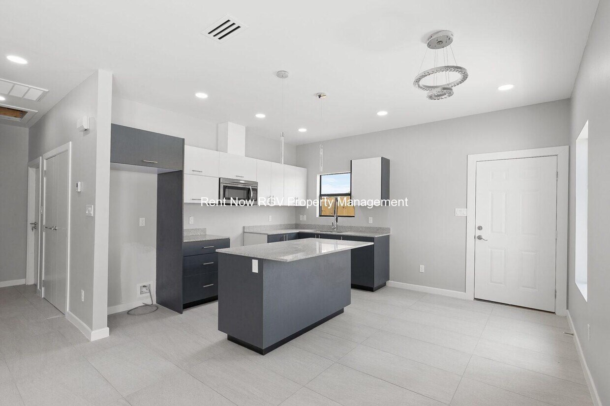 Foto principal - 2020 Summerland Ln