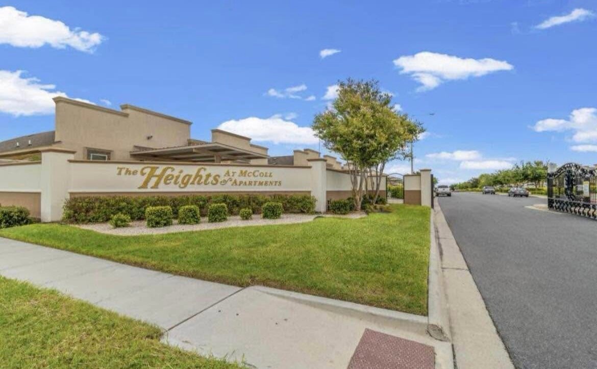 Foto principal - 704 E Myrtle Beach Ave