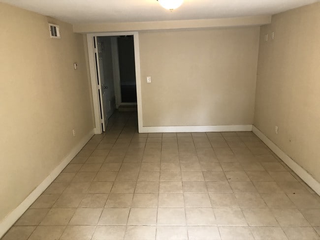 Building Photo - 1523 Owasso St